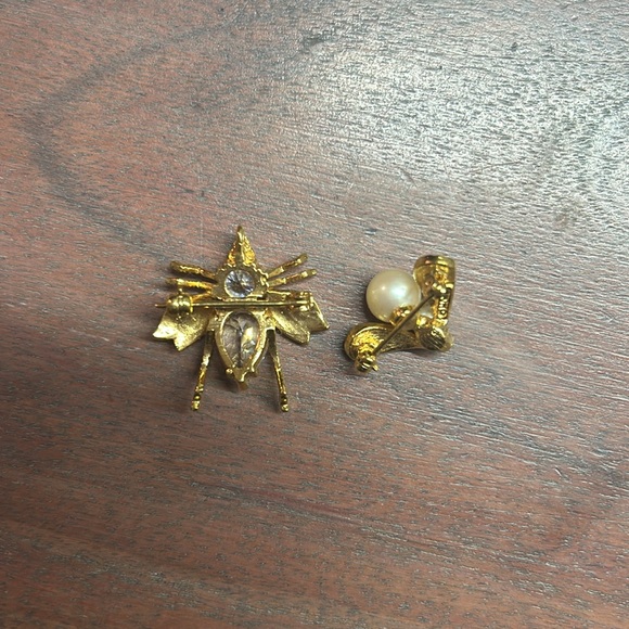 Vintage bee pins 🐝 - Picture 4 of 4